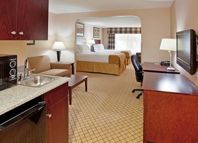 Holiday Inn Express Hotel & Suites Wichita Airport
