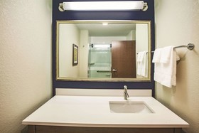 La Quinta Inn & Suites by Wyndham Wichita Northeast