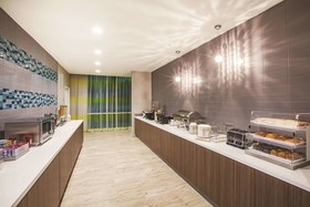 La Quinta Inn & Suites by Wyndham Wichita Northeast