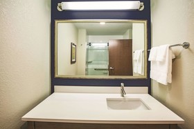 La Quinta Inn & Suites by Wyndham Wichita Northeast