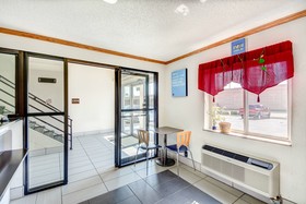 Motel 6 Wichita East