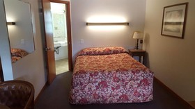 Early American Motel