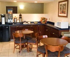 Country Hearth Inn & Suites Bowling Green