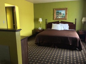 Country Hearth Inn & Suites Bowling Green