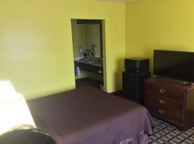 Country Hearth Inn & Suites Bowling Green