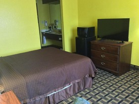 Country Hearth Inn & Suites Bowling Green