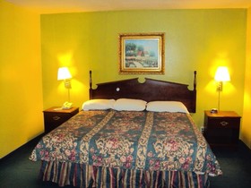 Country Hearth Inn & Suites Bowling Green