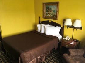 Country Hearth Inn & Suites Bowling Green