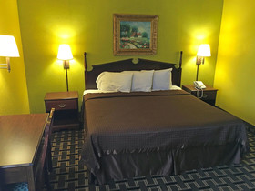 Country Hearth Inn & Suites Bowling Green