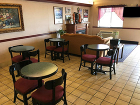 Country Hearth Inn & Suites Bowling Green