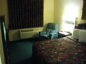Country Hearth Inn & Suites Bowling Green