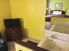 Country Hearth Inn & Suites Bowling Green