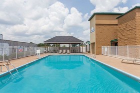 Days Inn by Wyndham Bowling Green