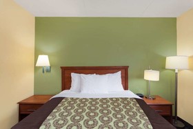 Days Inn by Wyndham Bowling Green