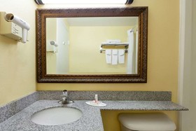 Days Inn by Wyndham Bowling Green