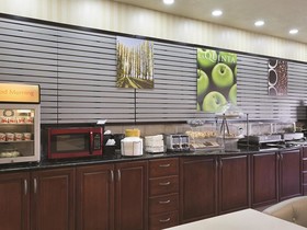La Quinta Inn & Suites by Wyndham Bowling Green