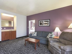 La Quinta Inn & Suites by Wyndham Bowling Green