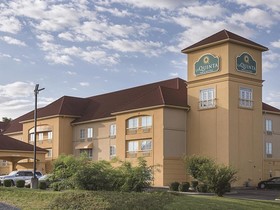 La Quinta Inn & Suites by Wyndham Bowling Green