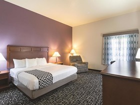 La Quinta Inn & Suites by Wyndham Bowling Green