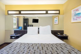 Microtel Inn & Suites by Wyndham Bowling Green
