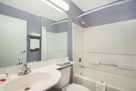 Microtel Inn & Suites by Wyndham Bowling Green
