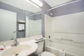 Microtel Inn & Suites by Wyndham Bowling Green