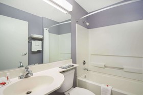 Microtel Inn & Suites by Wyndham Bowling Green