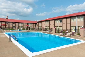 Ramada by Wyndham Bowling Green