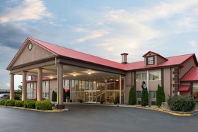 Ramada by Wyndham Bowling Green