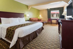 Ramada by Wyndham Bowling Green