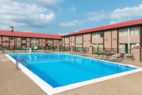 Ramada by Wyndham Bowling Green