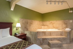 Ramada by Wyndham Bowling Green