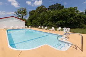 Super 8 by Wyndham Bowling Green South