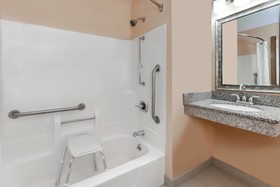 Super 8 by Wyndham Bowling Green South