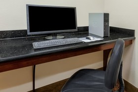 Super 8 by Wyndham Bowling Green South