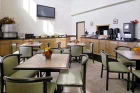 Super 8 by Wyndham Bowling Green North