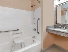 Super 8 by Wyndham Bowling Green South