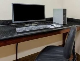 Super 8 by Wyndham Bowling Green South