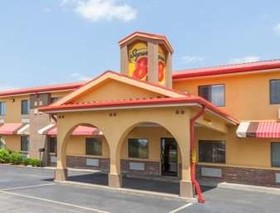 Super 8 by Wyndham Bowling Green South