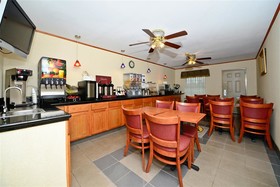 Super 8 by Wyndham Cave City