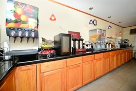 Super 8 by Wyndham Cave City