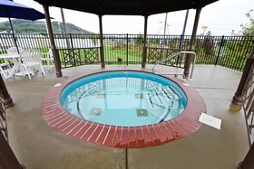 Super 8 by Wyndham Cave City