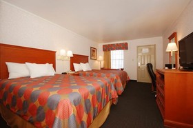 Super 8 by Wyndham Cave City