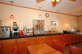 Super 8 by Wyndham Cave City