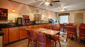 Super 8 by Wyndham Cave City