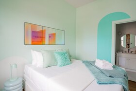 The Pickle Factory Hotel By Neat Suites