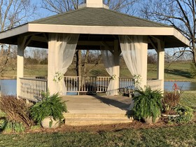 The B & B at Queenslake