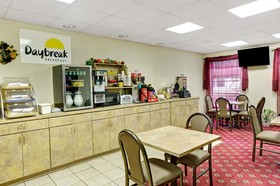 Days Inn & Suites by Wyndham Louisville SW