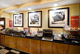 Hampton Inn Louisville Airport