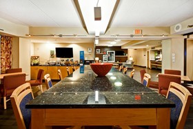Hampton Inn Louisville Airport